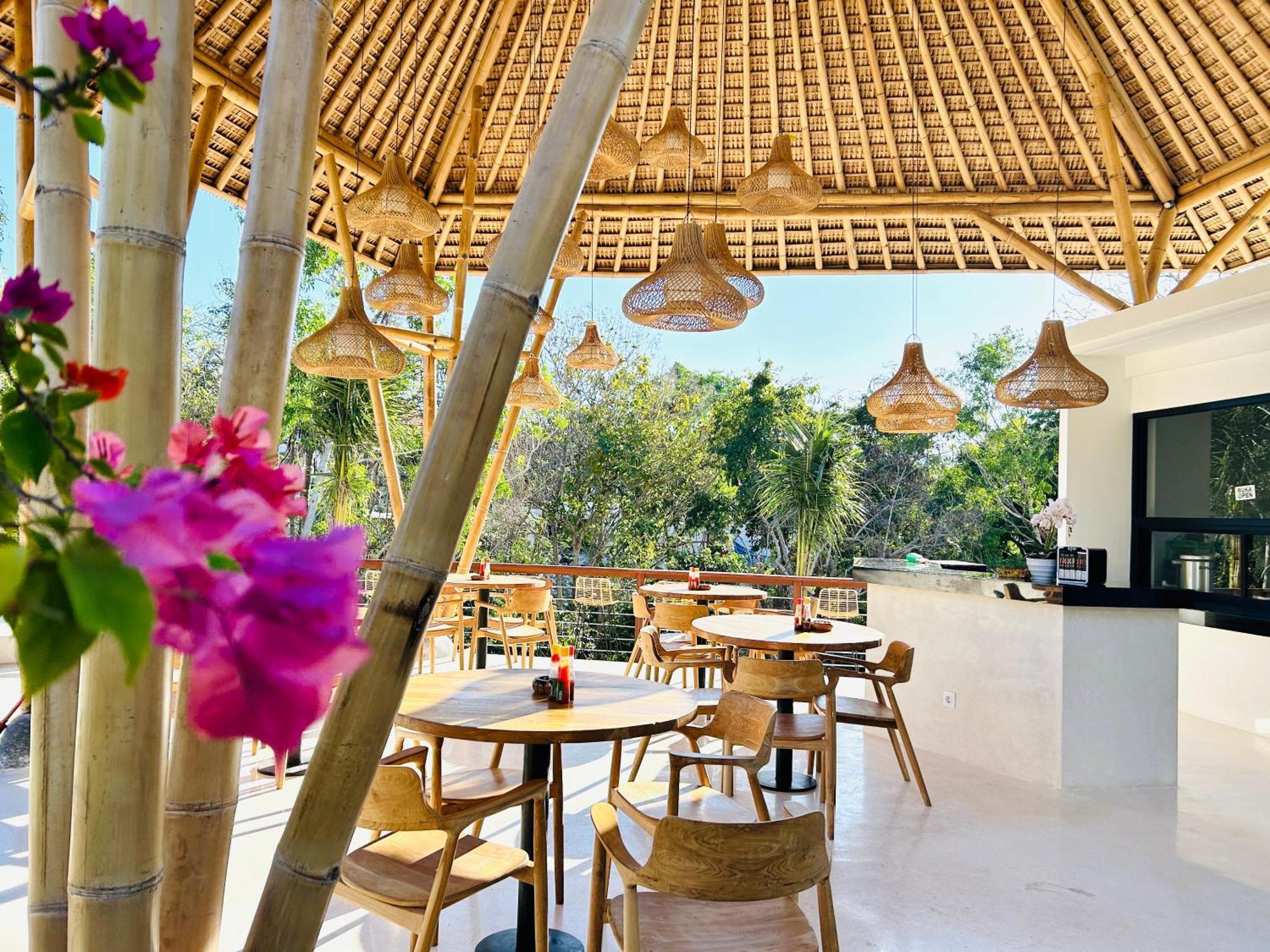 Tregge Surf Camp Uluwatu Hotel Ngoại thất bức ảnh